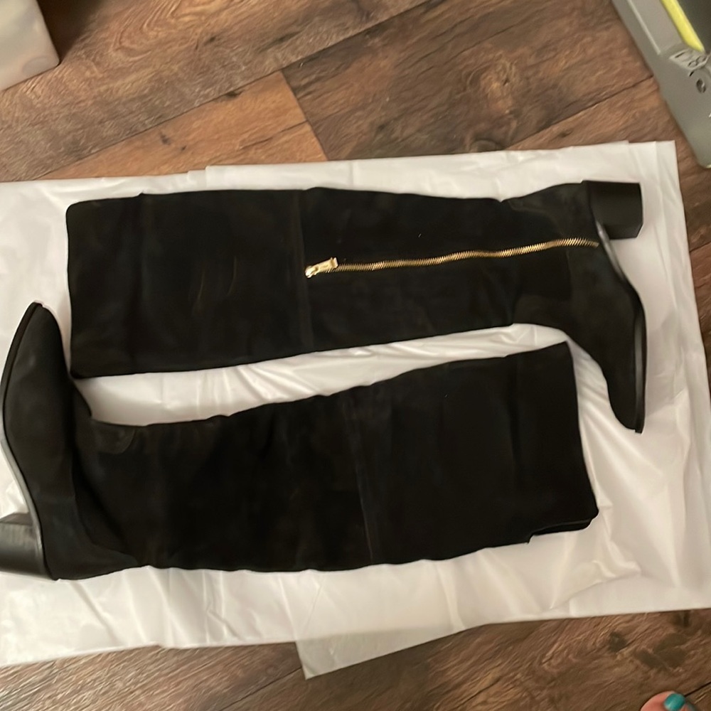 🔥Sale🔥Beautiful Black suede boots that can be worn over the knee or cuffed.EUC